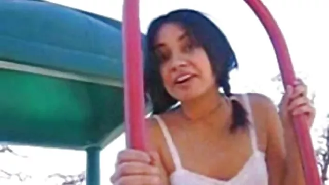 فتاة افلام سكس مترجمه اجنبيه ذات شعر أسود