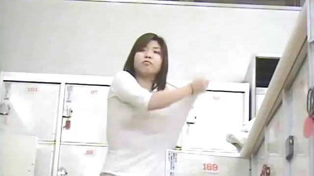 المطارق صاحب الديك طويلة في سكس اجنبي مترجمة للعربية جميع الثقوب